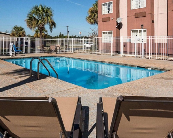 Econo Lodge Inn & Suites Natchitoches image 15