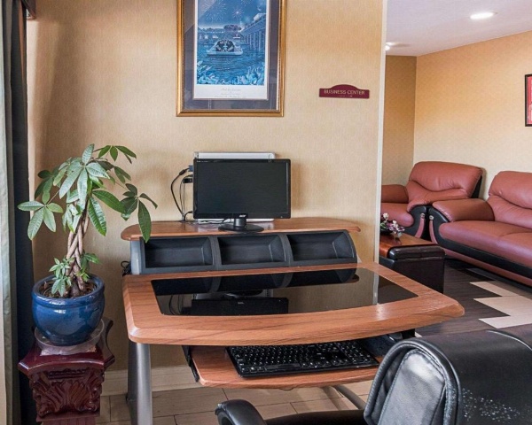 Econo Lodge Inn & Suites Natchitoches image 20