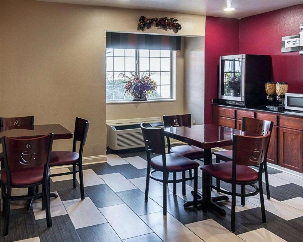 Econo Lodge Inn & Suites Natchitoches image 27